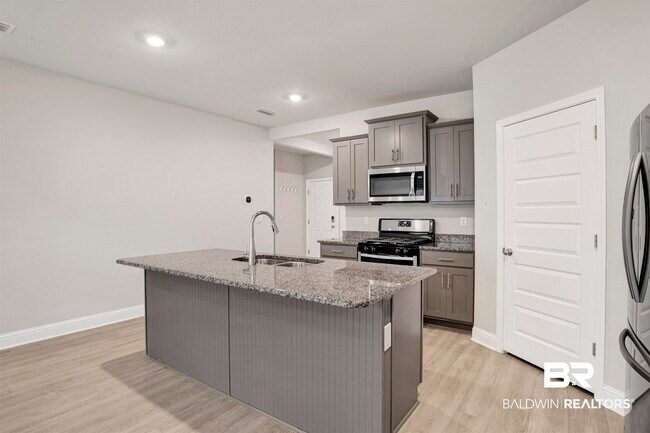 Building Photo - 390 Gemini St