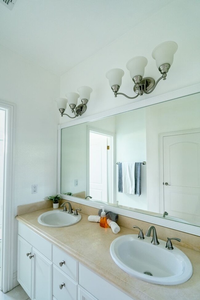 Building Photo - 8240 Sheffield Rd