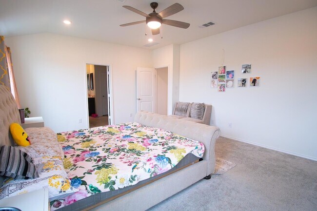 Building Photo - 2105 Ebony Dove St