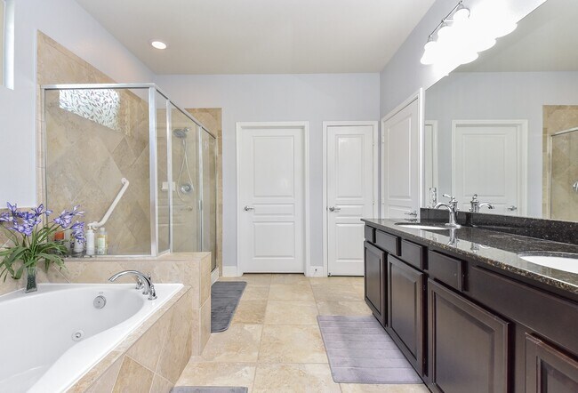 Building Photo - 1111 Majestic Oak