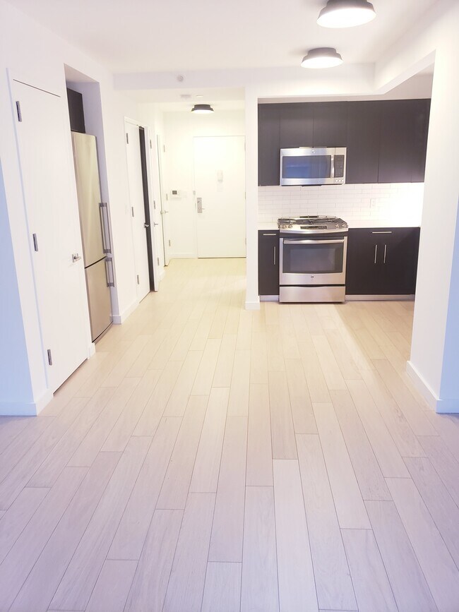 Interior Photo - 535 W 43rd Street