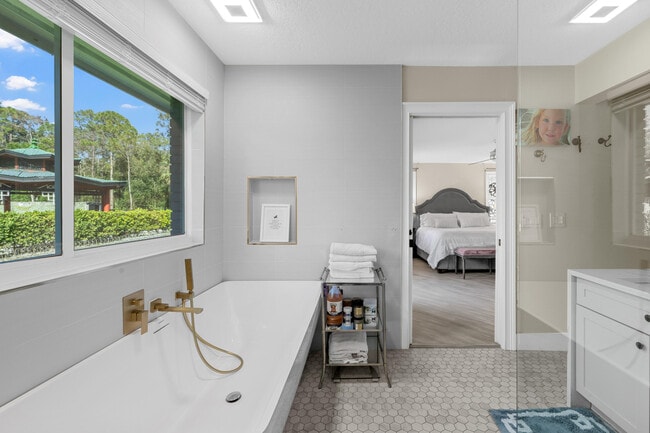 Building Photo - 15161 Collecting Canal Rd