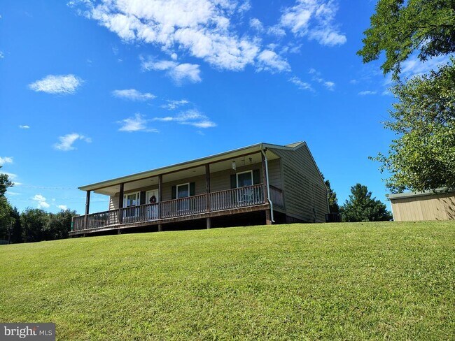 Building Photo - 76 Houghs Way