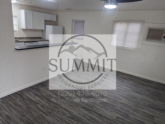 Primary Photo - 272 E Calle Arizona