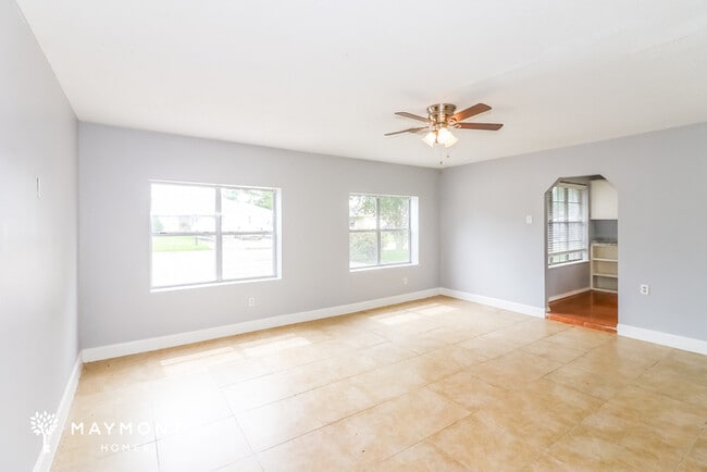 Building Photo - 7126 Kings Dr