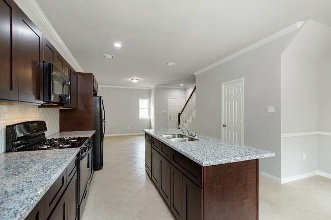 Building Photo - 1043 Marcolin St