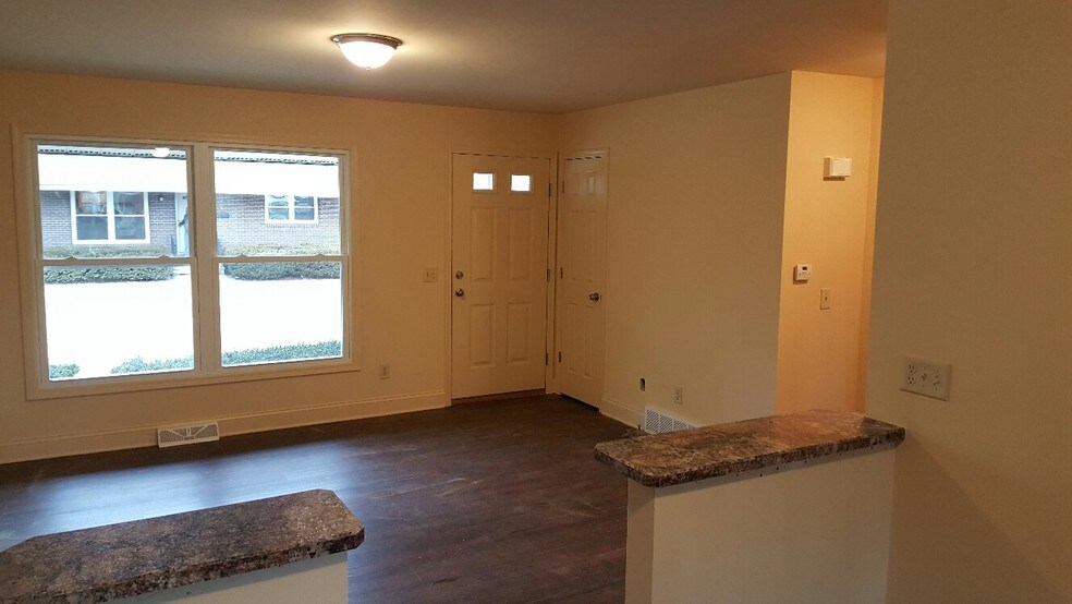 Building Photo - 97 Sherman St