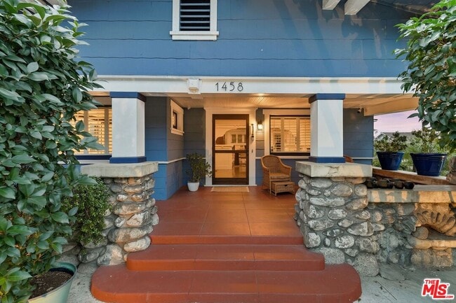 Building Photo - 1458 W 48th St