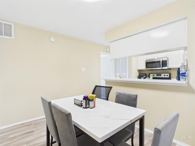 Building Photo - 3115 Helms St