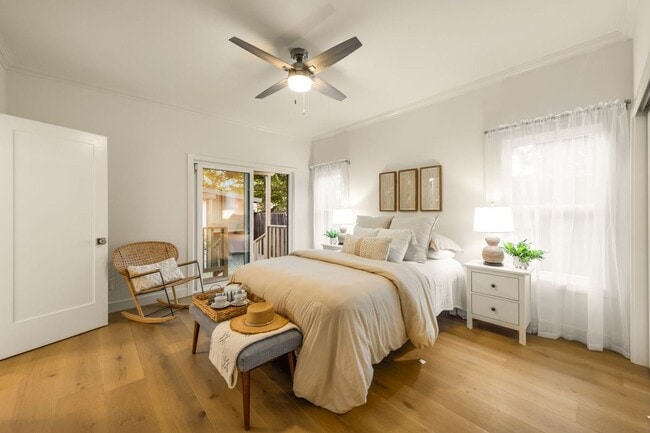 Building Photo - Downtown Craftsman