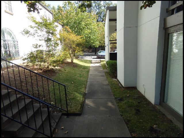 Building Photo - 1311 N University Ave