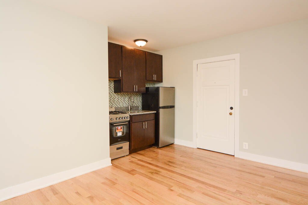 Building Photo - 4551 N Damen Ave