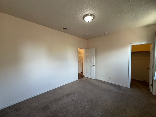 Building Photo - 2 Bedroom Single Story Town Home Available Near 98th St SW & Dennis Chavez Blvd SW!