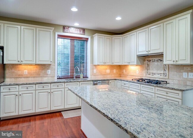 Building Photo - 41397 Windybush Dr