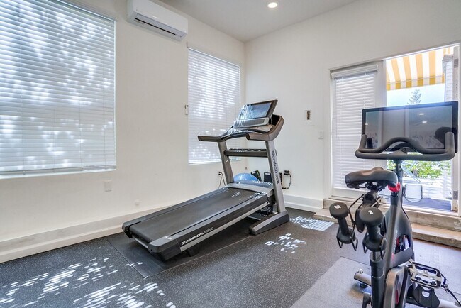 Mini Gym - Convenient Inglewood Living Near SoFi & 105 Freeway!