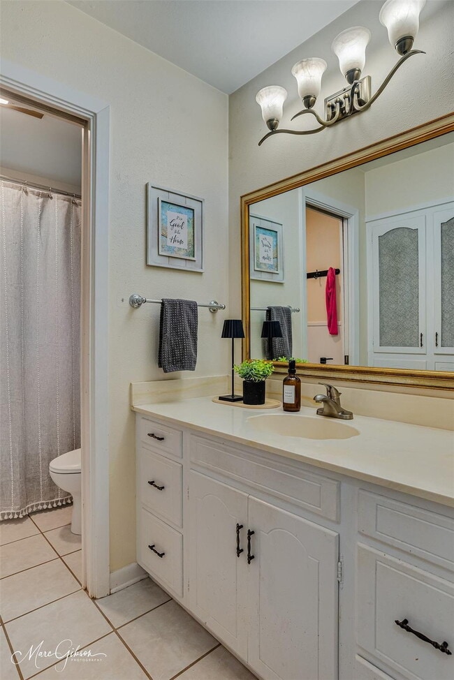 Building Photo - 7440 Camelback Dr