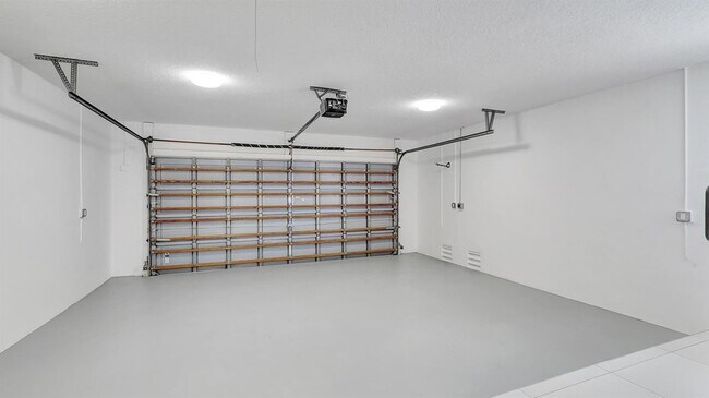 Building Photo - 1412 NE 53rd Ct