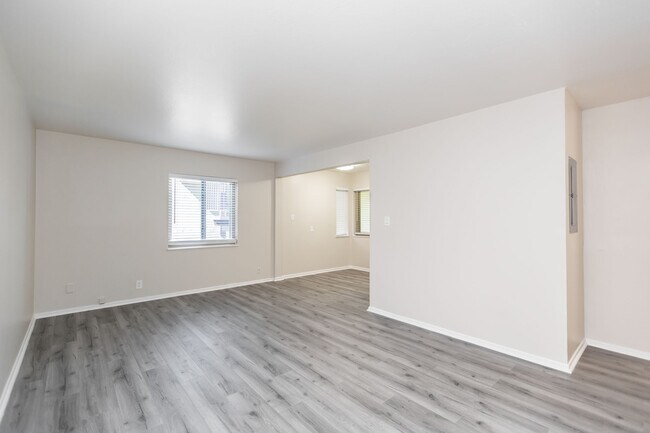 Building Photo - 355 Staten