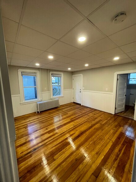 Building Photo - 517 Cottage St