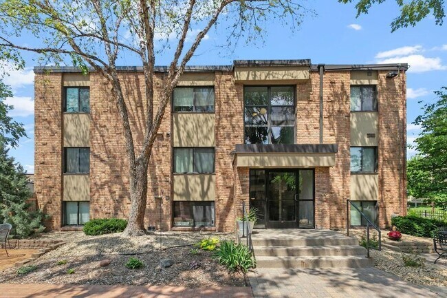 Building Photo - 2530 1st Ave S