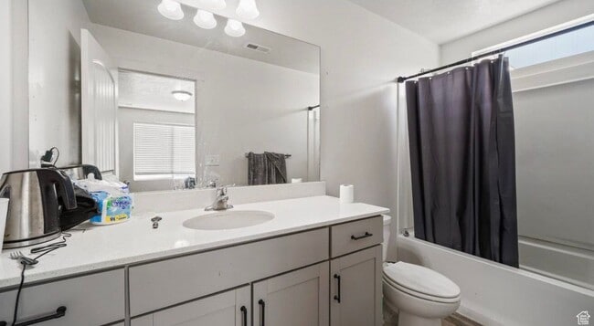 Building Photo - 448 S Pegasus Way