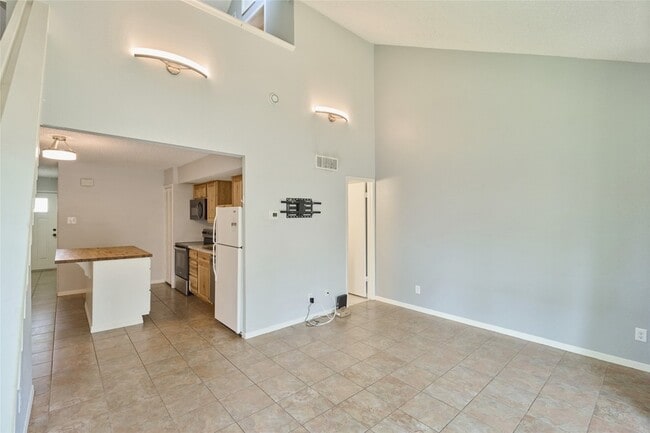 Building Photo - 12900 Walden Rd