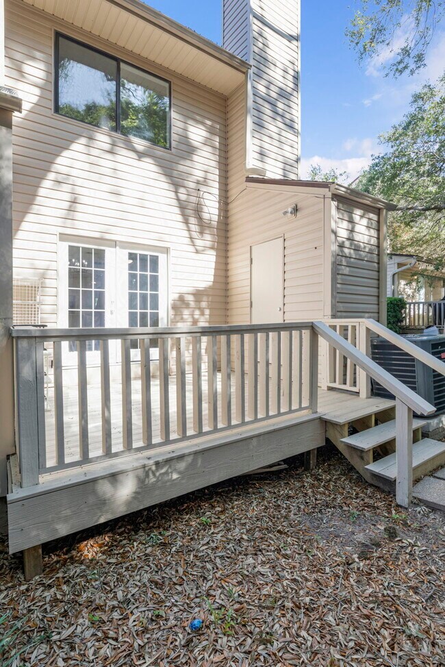 Building Photo - 4221 Brookside Dr