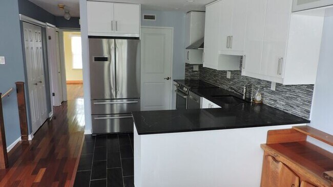Building Photo - 62 Eaton Ct