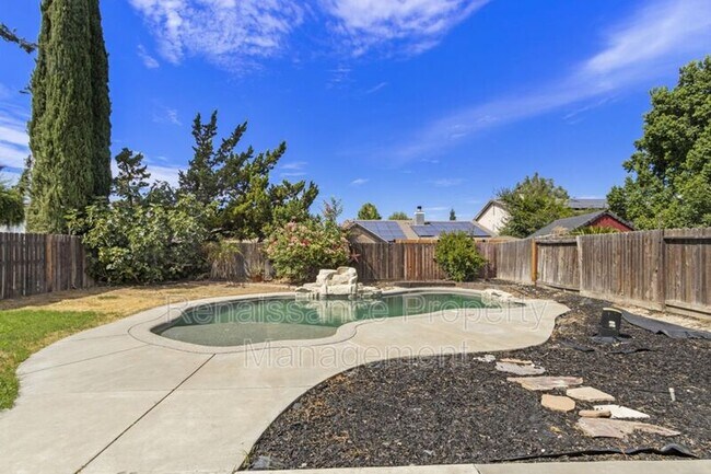 Building Photo - 433 Glenbriar Cir