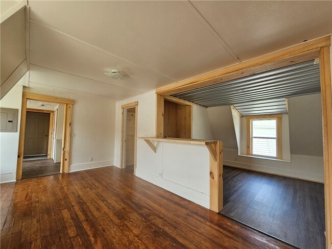 Building Photo - 207 East Ave