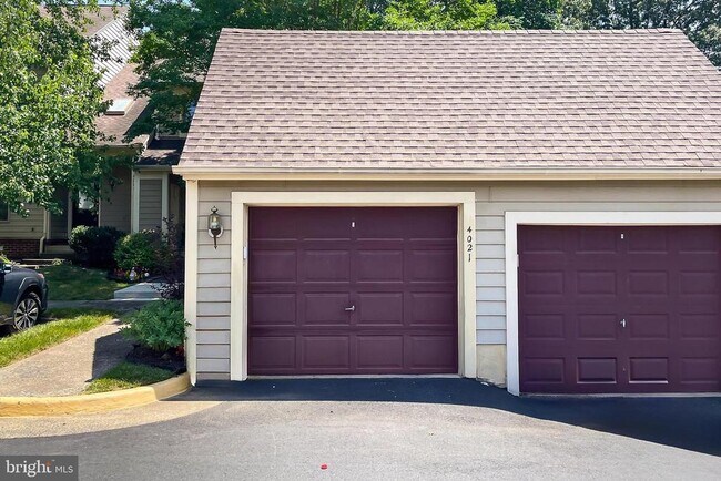 Building Photo - 4021 Lake Glen Rd