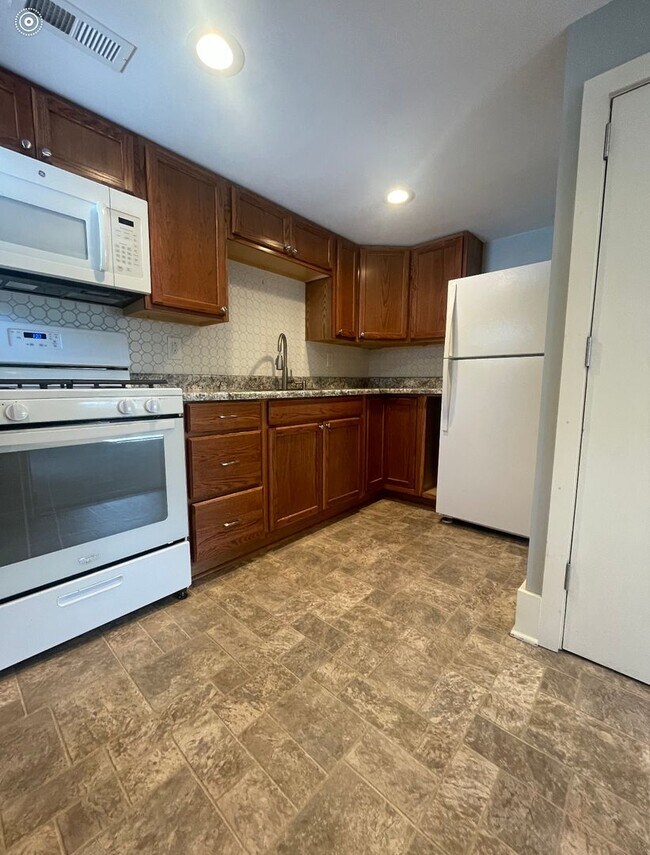 Building Photo - 10 1st Street