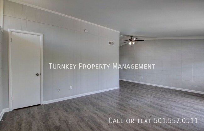 Building Photo - 4700 Lynn Ln