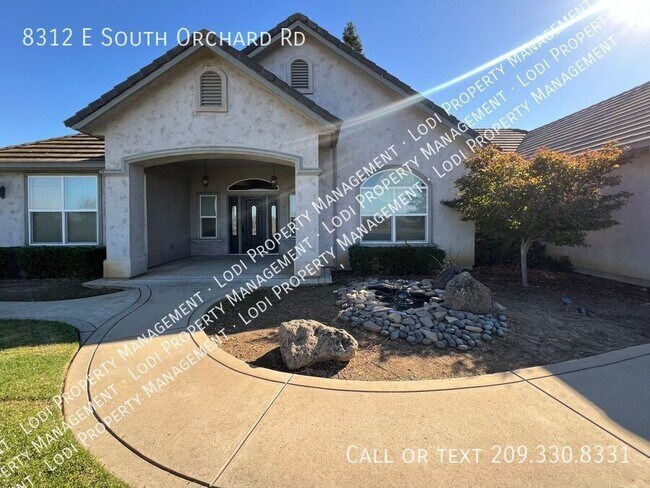 Building Photo - 8312 E Orchard Rd