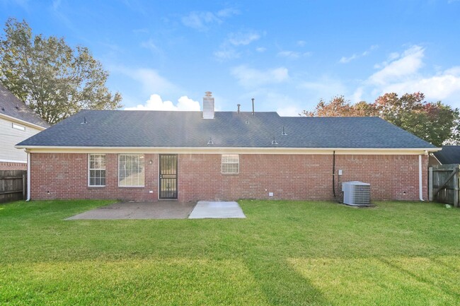 Building Photo - 9720 Lakeland Hills Cove