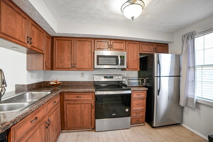 Building Photo - 3650 Castle Terrace