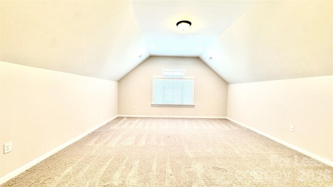 Building Photo - 1135 Overlake Dr