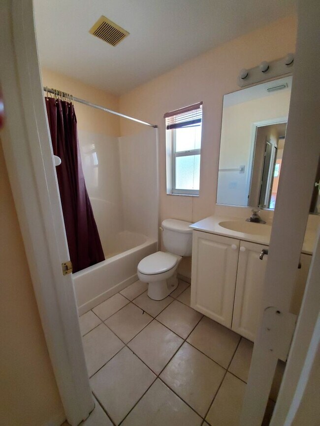 Building Photo - Venice, FL 3BR/2BA/2CG Single Family Home