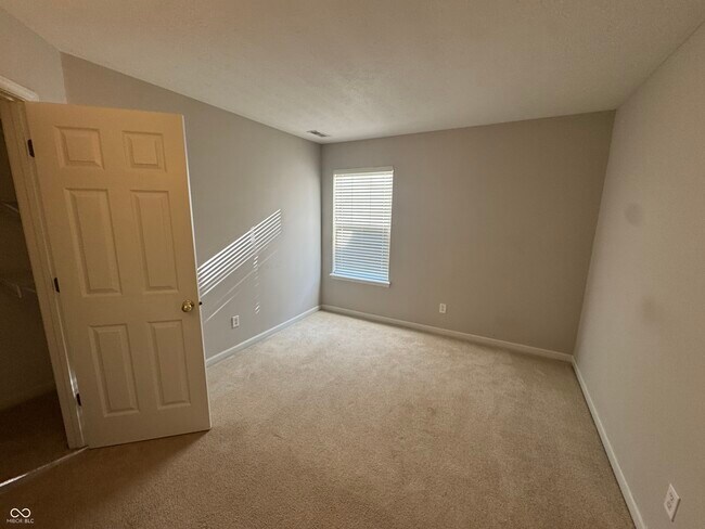 Building Photo - 7435 Sycamore Run Dr