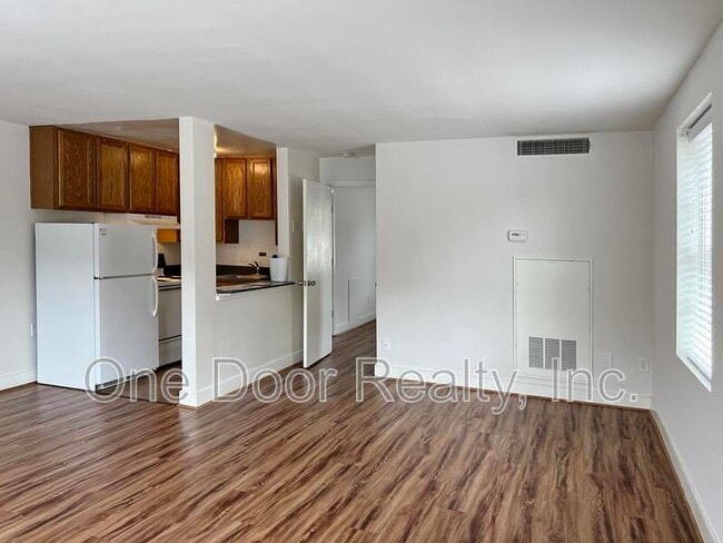 Building Photo - 732 Scotland St