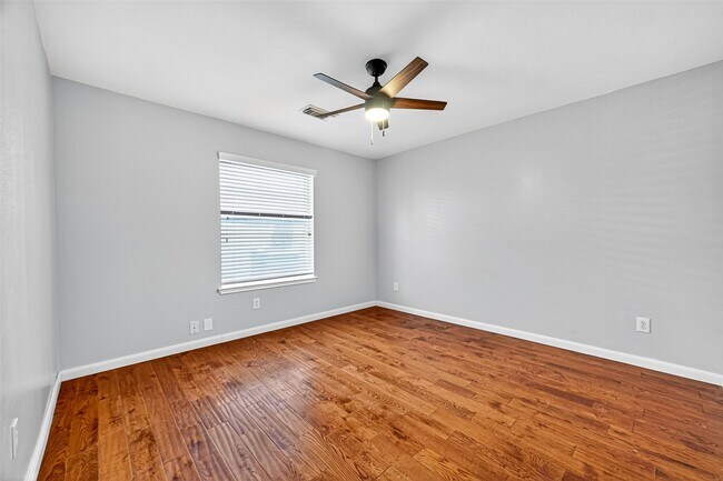 Building Photo - 2611 Floral Bloom Way