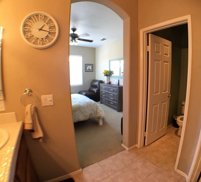Building Photo - Air Conditioned Oceanside home!!!