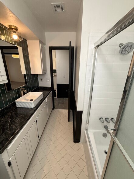 Building Photo - 4204 NW 51st St