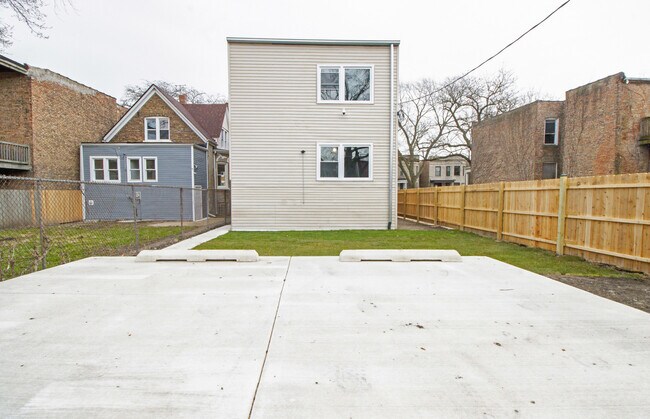 Building Photo - 5738 S Sangamon St