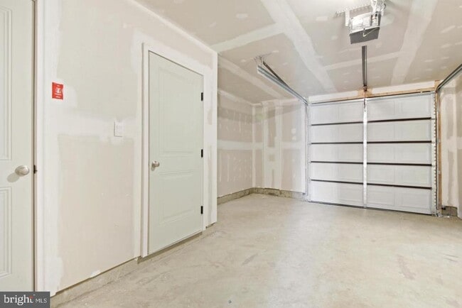 Building Photo - 818 Bond St