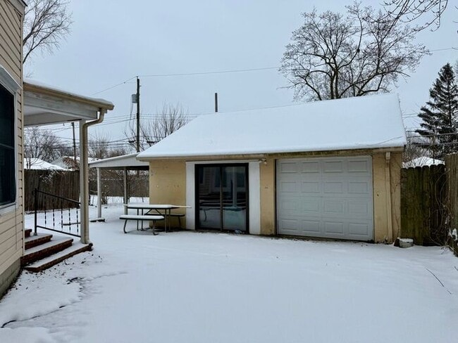 Building Photo - Beautiful 3 Bed, 2 Bath Cape Cod