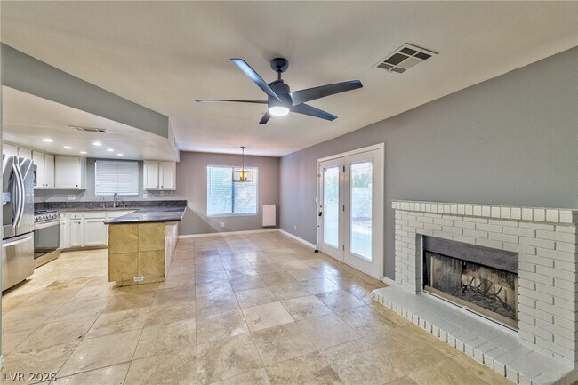 Building Photo - 2078 Waverly Cir