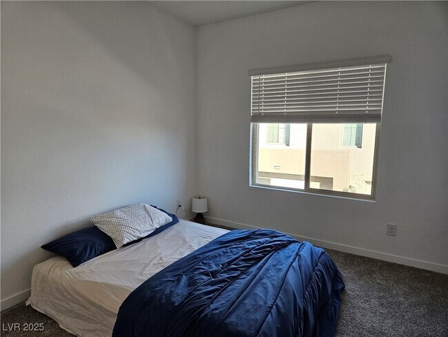 Building Photo - 600 N Carriage Hill Dr