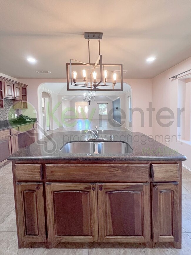 Building Photo - Beautiful 3b /2 bath home in Edinburg