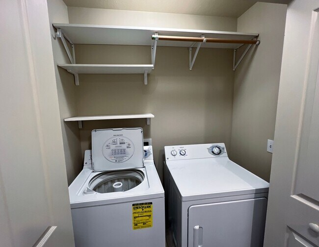 Building Photo - Mid-Term Unfurnished, 3 Bed 2.5 Bath Condo